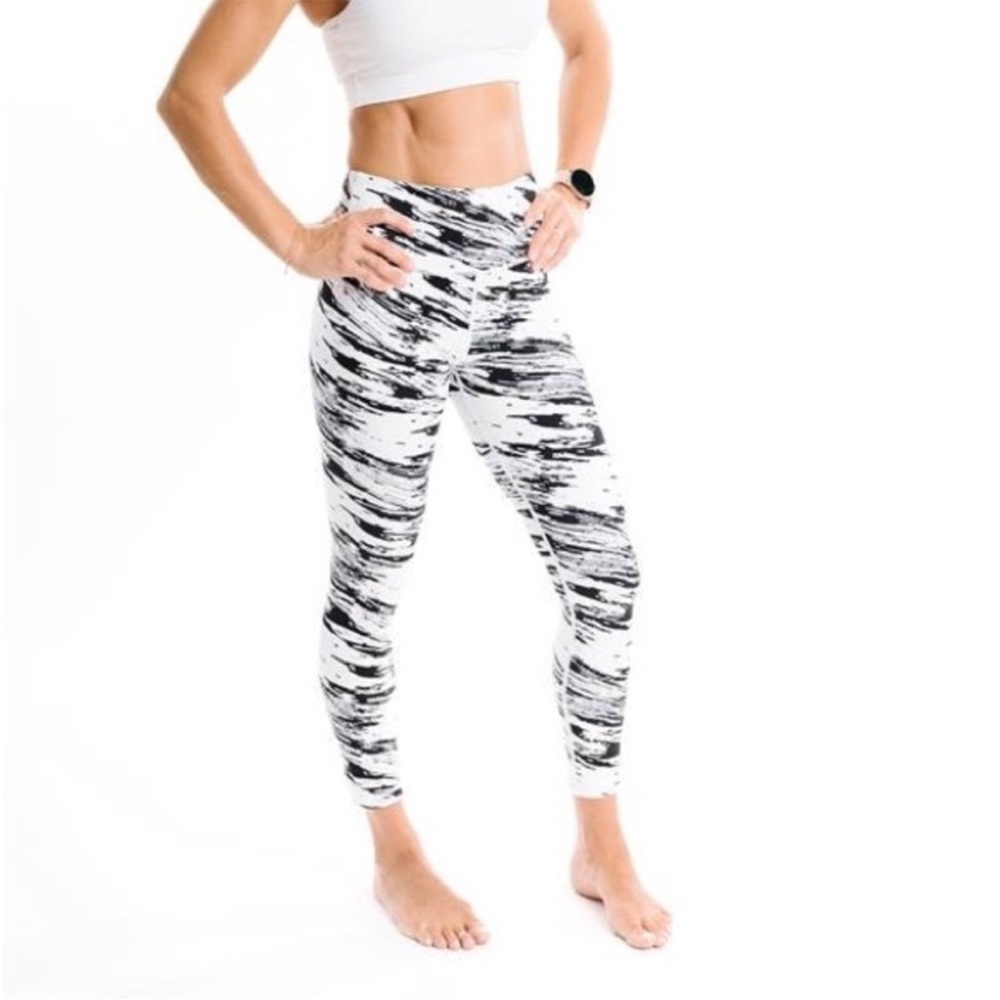 NWOT Zyia White Radical Light n Tight Hi-Rise 7/8 24" size (4)
